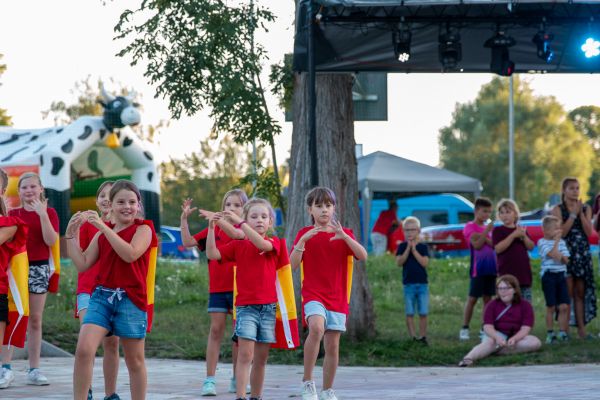 sommerfest-2024-1342212F989-9EE0-3535-7030-5D978D8F0921.jpg