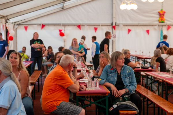 sommerfest25sa-125971C04AC-43B8-B47B-0F3C-B357895D9CDB.jpg