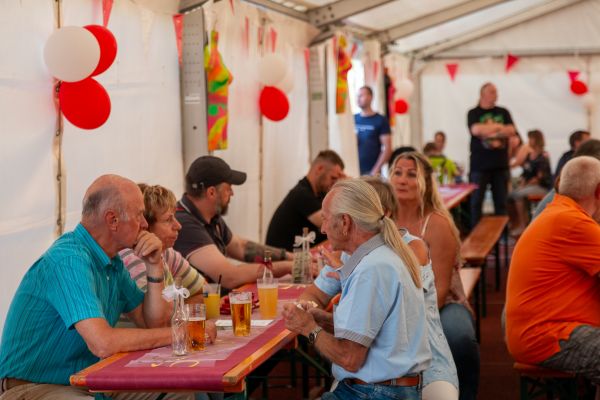 sommerfest25sa-126D26E3C20-36AE-12A0-9DF9-5021A746A727.jpg