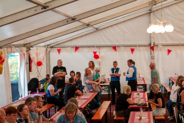 sommerfest25sa-13293A498D5-5A8D-4764-4108-8C76CFA021A4.jpg