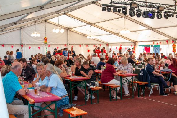 sommerfest25sa-13851426B07-4DD2-A14F-F93F-B8AA4600DE55.jpg