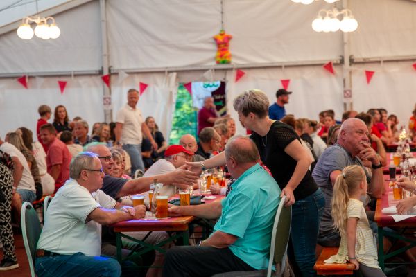 sommerfest25sa-143A2F193A8-4AC7-C02C-928E-ED7C82D72072.jpg