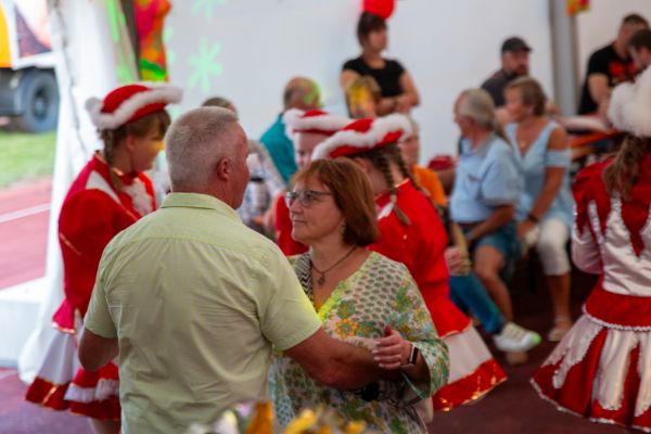 sommerfest25sa-2136988D7B0-52B9-7089-467C-ED6DC604B743.jpg