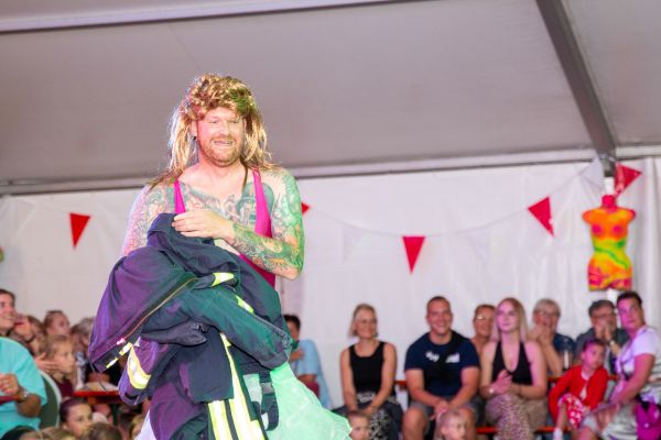 sommerfest25sa-328A8C3928B-C3C1-5E82-69A6-9FD717820170.jpg