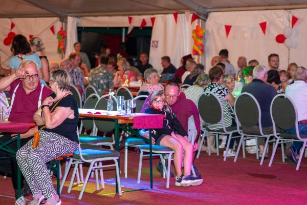 sommerfest25sa-343C1ED6AAD-1283-C1D0-8BF1-67C2EB137AB5.jpg