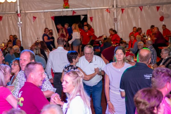 sommerfest25sa-3761055F0EB-D46F-8635-6981-48A8AC79B034.jpg