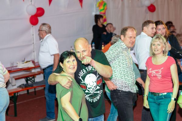 sommerfest25sa-386C4B15AD0-B4B2-3ABF-9ECC-2F0001D0AD24.jpg