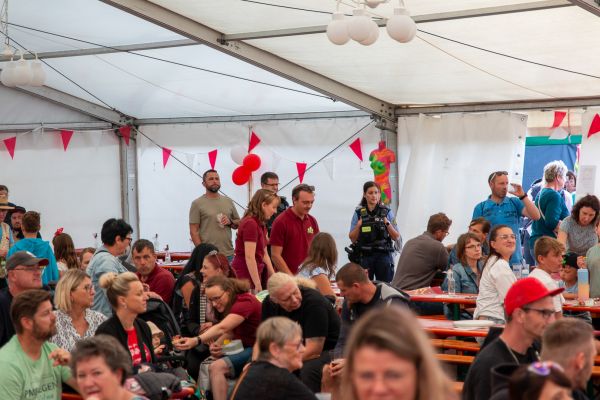 sommerfest25so-289E60459DC-3042-14EE-6DCC-8F7B37D88A22.jpg