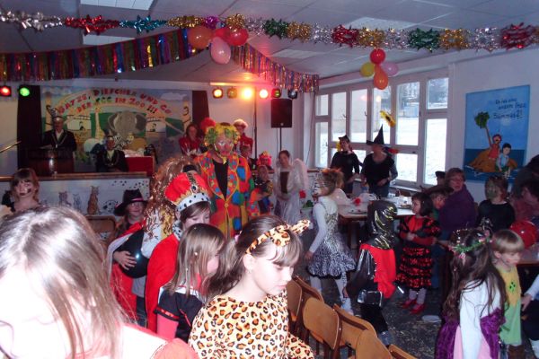 kinderfasching-2012-16103D0AA43-E636-F16C-E607-626D03D36D4C.jpg