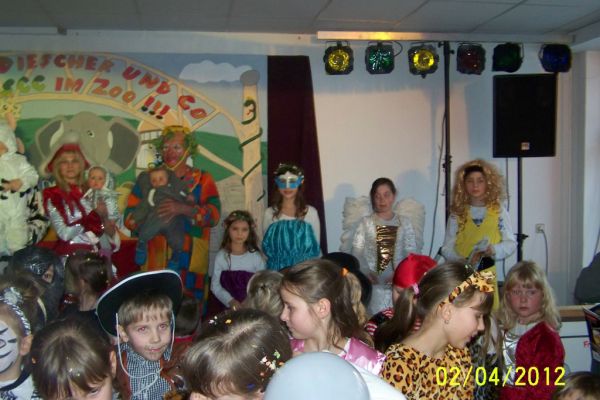 kinderfasching-2012-180FAC575DB-CA69-47DF-90F5-798772DFC3CE.jpg