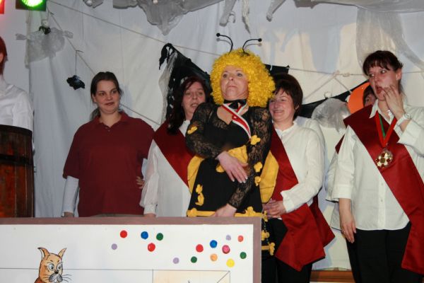 weiberfasching-2012-115669CA647-616B-7647-3F11-08187148F630.jpg
