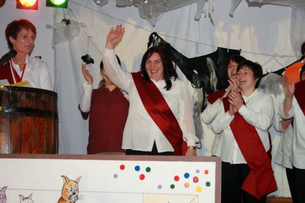weiberfasching-2012-12012764AEC-3D6A-62A6-99EF-94461C06038D.jpg
