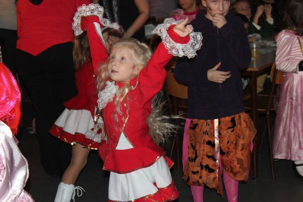 kinderfasching-2013-15689DC4997-56D8-4291-60EA-A3E6BD259A68.jpg