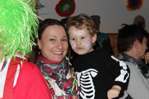 kinderfasching-2013-1711549B049-608B-56BF-AD13-017E36D6EB77.jpg
