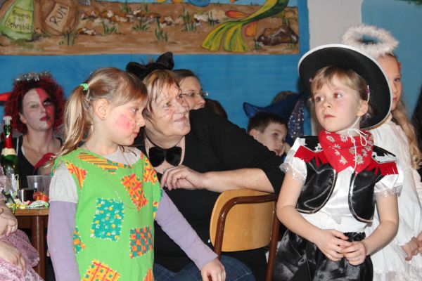 kinderfasching-2013-183A67E19E2-66DF-7796-99ED-ED0FAD94F510.jpg