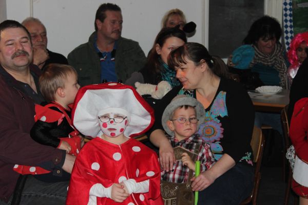 kinderfasching-2013-2085166A65A-4049-1182-380A-5F071A02EBD2.jpg