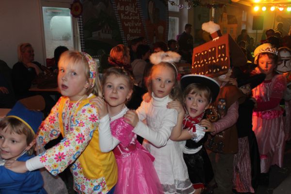 kinderfasching-2013-22606CF8700-B20B-7422-D818-9E6E105165E0.jpg