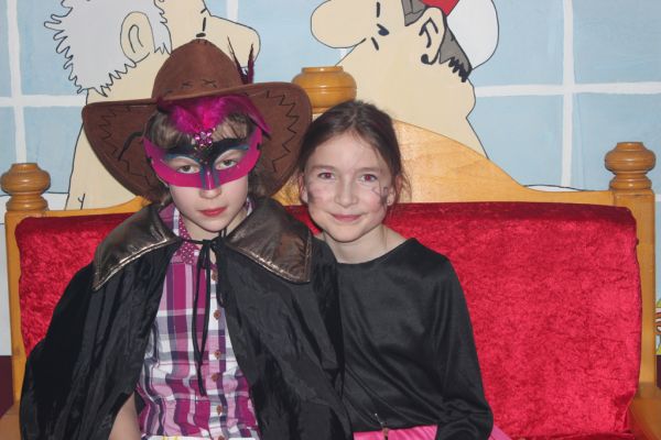 kinderfasching-2013-2747DAE7C4A-4A32-A516-274F-39367385BD34.jpg