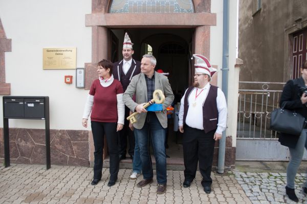 schluesseluebergabe-2013-108AE32E857-E81F-946D-F84B-5D01F5C8C3AE.jpg