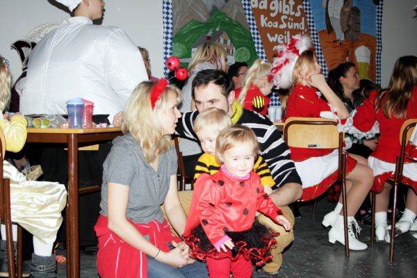 kinderfasching-2014-14198575407-F430-5EF4-D486-312E49D93B0B.jpg