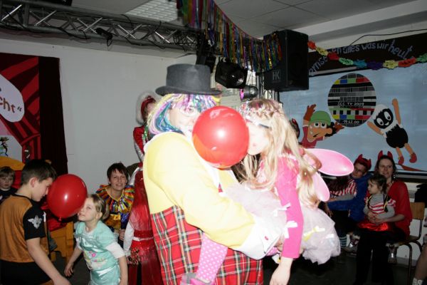 kinderfasching-2014-1533A5F14E3-E6FC-DA95-55B7-9184257852EF.jpg