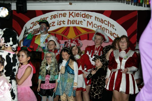 kinderfasching-2014-1823CFBEA06-8E81-15E8-35CC-FFACB7736937.jpg